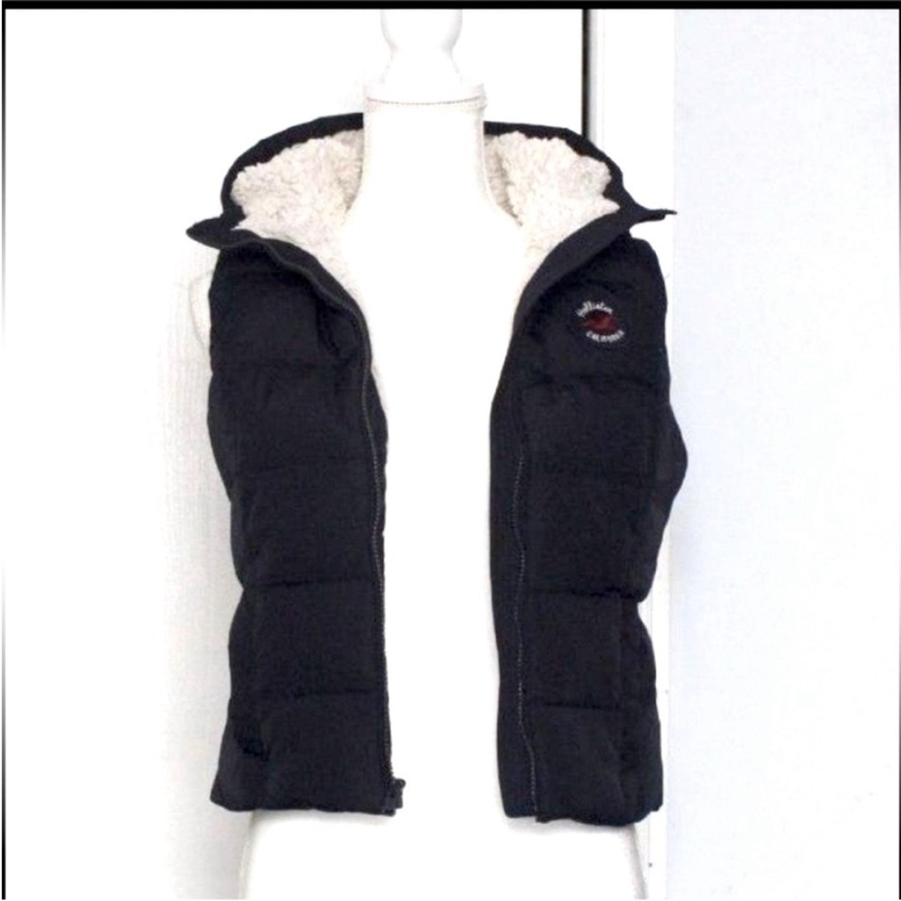Hollister black puffer vest
